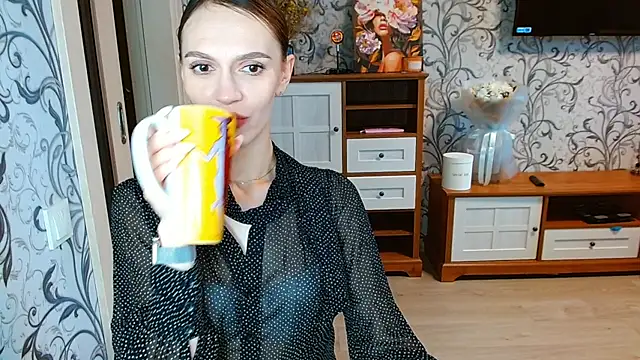 Snapshot of Lady_Sunshine_ chatting on 10/18/25, 06:26 Lady Sunshine online show from 10/18/25, 06:26