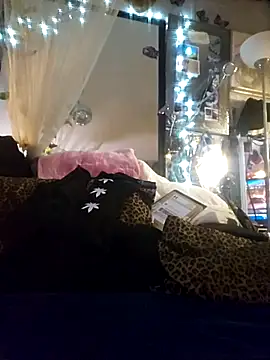 Snapshot of ShysluutGia chatting on 09/19/25, 07:29 ShysluutGia online show from 09/19/25, 07:29