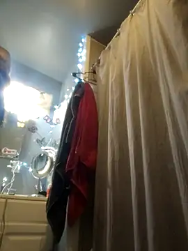 Snapshot of ShysluutGia chatting on 12/02/25, 06:48 ShysluutGia online show from 12/02/25, 06:48