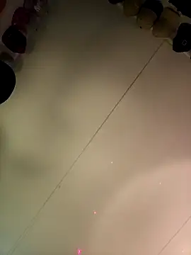 Snapshot of ShysluutGia chatting on 11/21/25, 05:01 ShysluutGia online show from 11/21/25, 05:01