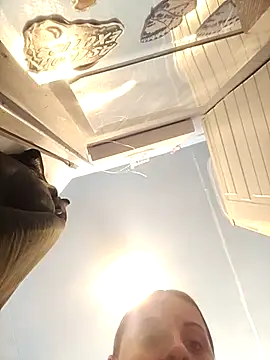 Snapshot of ShysluutGia chatting on 12/17/25, 04:01 ShysluutGia online show from 12/17/25, 04:01