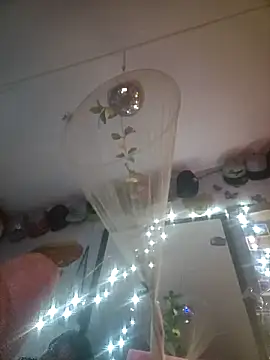 Snapshot of ShysluutGia chatting on 09/27/25, 09:32 ShysluutGia online show from 09/27/25, 09:32