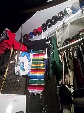 Snapshot of ShysluutGia chatting on 11/06/25, 07:34 ShysluutGia online show from 11/06/25, 07:34