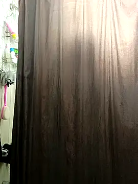 Snapshot of ShysluutGia chatting on 10/08/25, 02:40 ShysluutGia online show from 10/08/25, 02:40