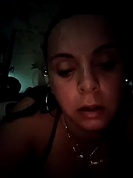 Snapshot of ShysluutGia chatting on 10/31/25, 08:55 ShysluutGia online show from 10/31/25, 08:55