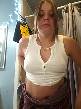 Snapshot of ShysluutGia chatting on 11/16/25, 05:01 ShysluutGia online show from 11/16/25, 05:01