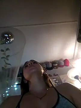 Snapshot of ShysluutGia chatting on 09/27/25, 09:26 ShysluutGia online show from 09/27/25, 09:26