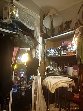 Snapshot of ShysluutGia chatting on 12/13/25, 11:11 ShysluutGia online show from 12/13/25, 11:11