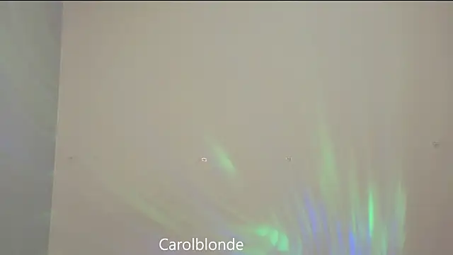 Snapshot of Carolblonde chatting on 03/18/25, 06:06 Carolblonde online show from 03/18/25, 06:06