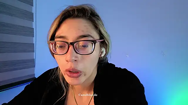 Snapshot of Carolblonde chatting on 06/03/26, 03:40 Carolblonde online show from 06/03/26, 03:40