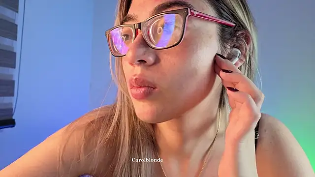 Snapshot of Carolblonde chatting on 07/11/26, 05:30 Carolblonde online show from 07/11/26, 05:30