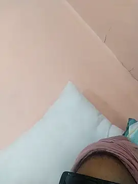 Snapshot of prettiechanti chatting on 10/31/25, 07:27 prettiechanti online show from 10/31/25, 07:27