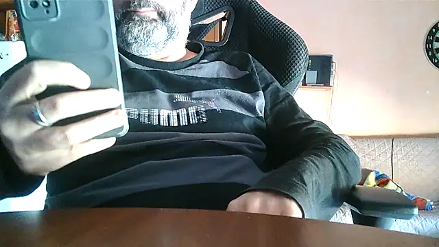 Snapshot of lanata chatting on 03/20/25, 10:10 lanata online show from 03/20/25, 10:10