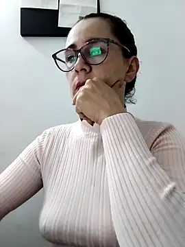 Snapshot of Alanna_11 chatting on 02/12/25, 11:30 Alanna 11 online show from 02/12/25, 11:30