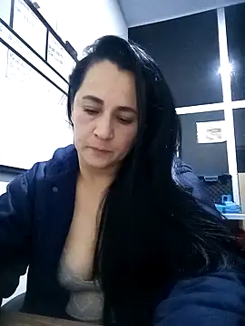 Snapshot of Alanna_11 chatting on 10/13/25, 04:25 Alanna 11 online show from 10/13/25, 04:25