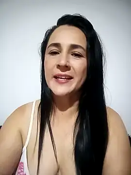 Snapshot of Alanna_11 chatting on 10/15/25, 03:49 Alanna 11 online show from 10/15/25, 03:49