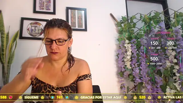 Snapshot of StephyJones1 chatting on 07/17/26, 09:34 StephyJones1 online show from 07/17/26, 09:34
