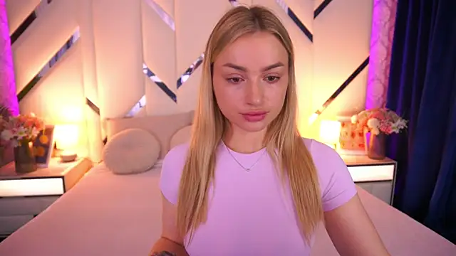 Snapshot of LindsieGreyy chatting on 06/07/26, 06:29 LindsieGreyy online show from 06/07/26, 06:29
