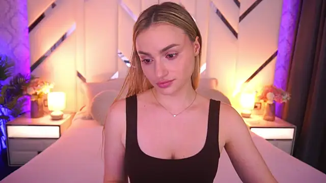 Snapshot of LindsieGreyy chatting on 06/18/26, 12:10 LindsieGreyy online show from 06/18/26, 12:10