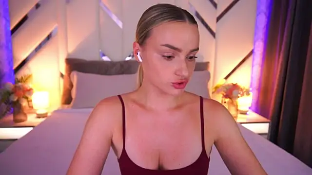 Snapshot of LindsieGreyy chatting on 07/14/26, 01:17 LindsieGreyy online show from 07/14/26, 01:17
