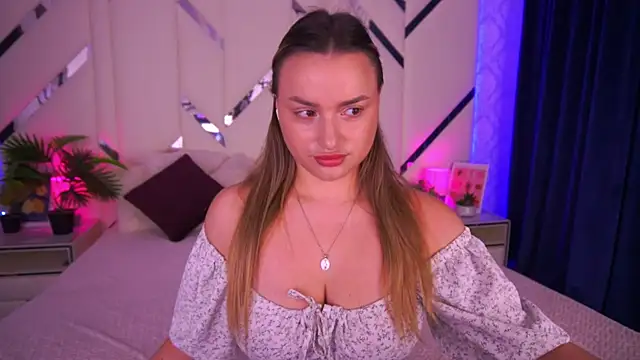 LindsieGreyy online show from 10/28/25, 08:02