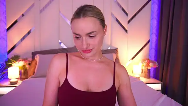 Snapshot of LindsieGreyy chatting on 06/30/26, 01:00 LindsieGreyy online show from 06/30/26, 01:00