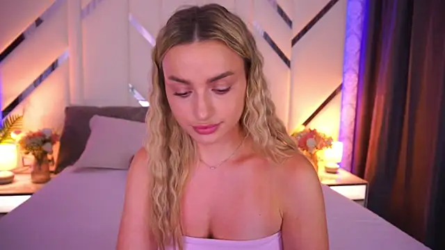 Snapshot of LindsieGreyy chatting on 07/18/26, 11:52 LindsieGreyy online show from 07/18/26, 11:52