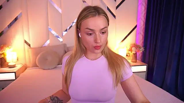 Snapshot of LindsieGreyy chatting on 06/11/26, 12:02 LindsieGreyy online show from 06/11/26, 12:02