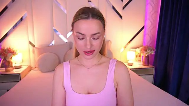 LindsieGreyy online show from 05/18/26, 07:02