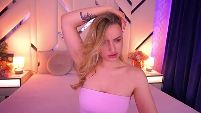 LindsieGreyy online show from 04/30/26, 12:45