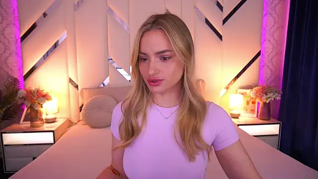 LindsieGreyy online show from 05/24/26, 06:13