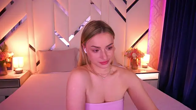 LindsieGreyy online show from 05/04/26, 12:30