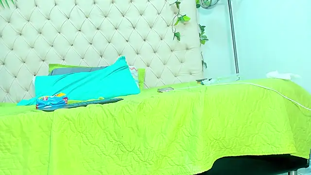 Snapshot of Andrea_Tobar chatting on 03/14/25, 11:11 Andrea Tobar online show from 03/14/25, 11:11