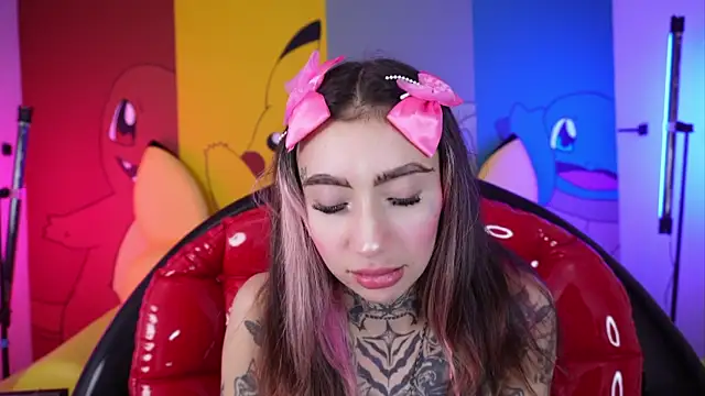 miss   angel online show from 12/18/25, 12:05