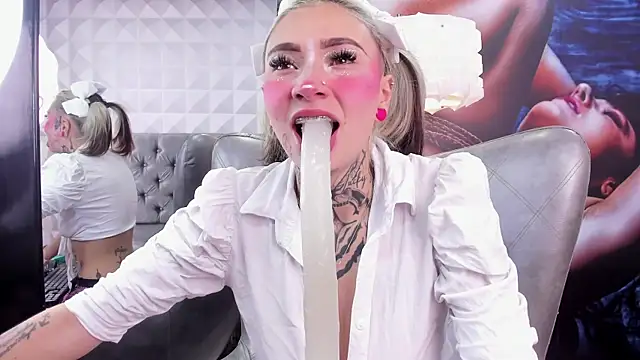 Snapshot of miss___angel chatting on 03/18/25, 06:17 miss angel online show from 03/18/25, 06:17