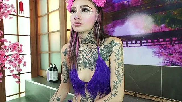 miss   angel online show from 11/12/25, 06:01