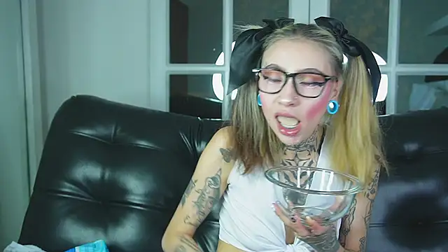 miss   angel online show from 03/10/26, 11:14