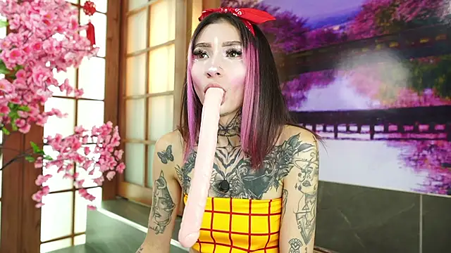 miss   angel online show from 10/28/25, 06:18