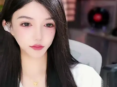 Snapshot of vv-77 chatting on 12/18/25, 06:01 vv-77 online show from 12/18/25, 06:01