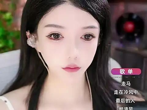 Snapshot of vv-77 chatting on 10/13/25, 09:44 vv-77 online show from 10/13/25, 09:44