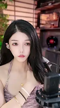 Snapshot of vv-77 chatting on 09/19/25, 05:06 vv-77 online show from 09/19/25, 05:06