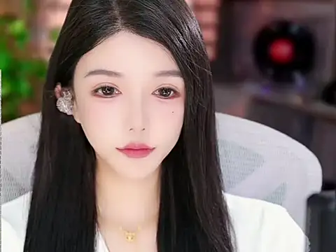 Snapshot of vv-77 chatting on 12/19/25, 06:21 vv-77 online show from 12/19/25, 06:21