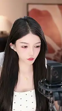 Snapshot of vv-77 chatting on 11/18/25, 04:43 vv-77 online show from 11/18/25, 04:43