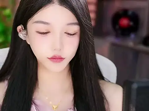 Snapshot of vv-77 chatting on 12/17/25, 06:02 vv-77 online show from 12/17/25, 06:02