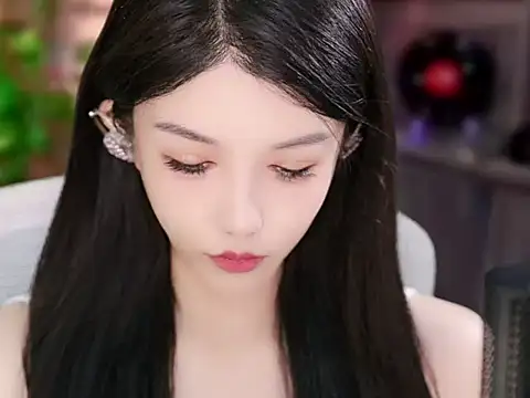 Snapshot of vv-77 chatting on 11/30/25, 06:19 vv-77 online show from 11/30/25, 06:19