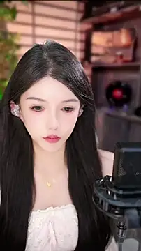 Snapshot of vv-77 chatting on 12/05/25, 06:17 vv-77 online show from 12/05/25, 06:17