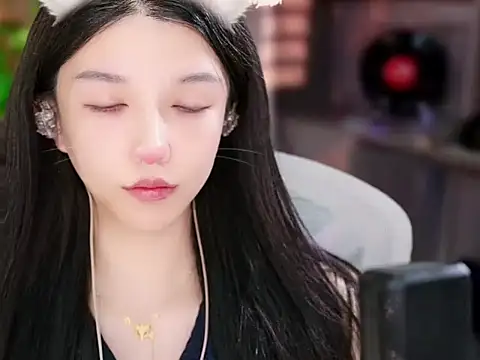 Snapshot of vv-77 chatting on 12/13/25, 08:04 vv-77 online show from 12/13/25, 08:04