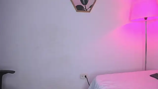 Dhalila  online show from 12/17/25, 01:16