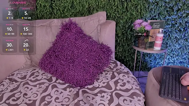 emmiily z online show from 03/17/25, 10:40