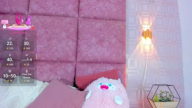 Snapshot of LilyRoxi chatting on 10/11/25, 09:16 LilyRoxi online show from 10/11/25, 09:16